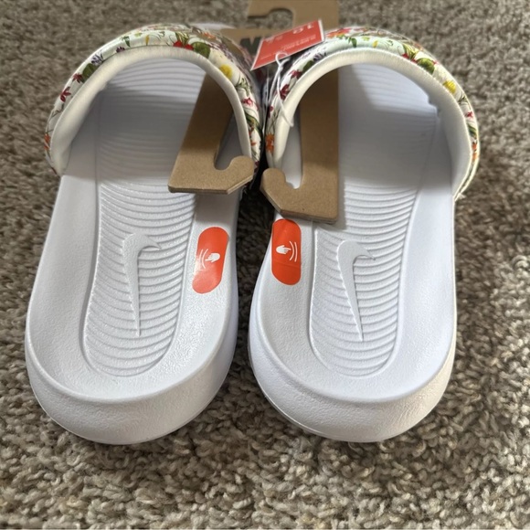 Nike Victori One Womens Print Slides Sandals White Gold Floral DZ6249-100 - Picture 5 of 7